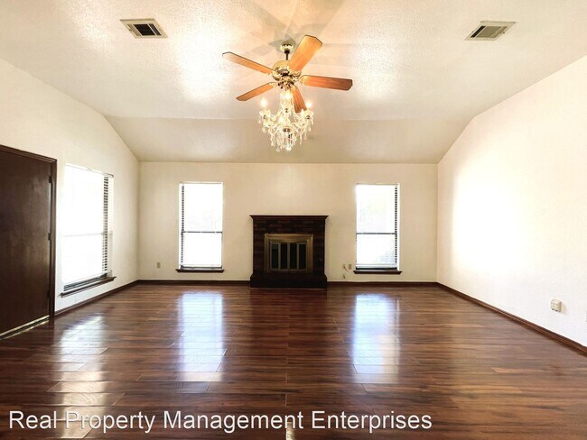 Foto del edificio - 3 br, 2 bath House - 5804 Republic Dr