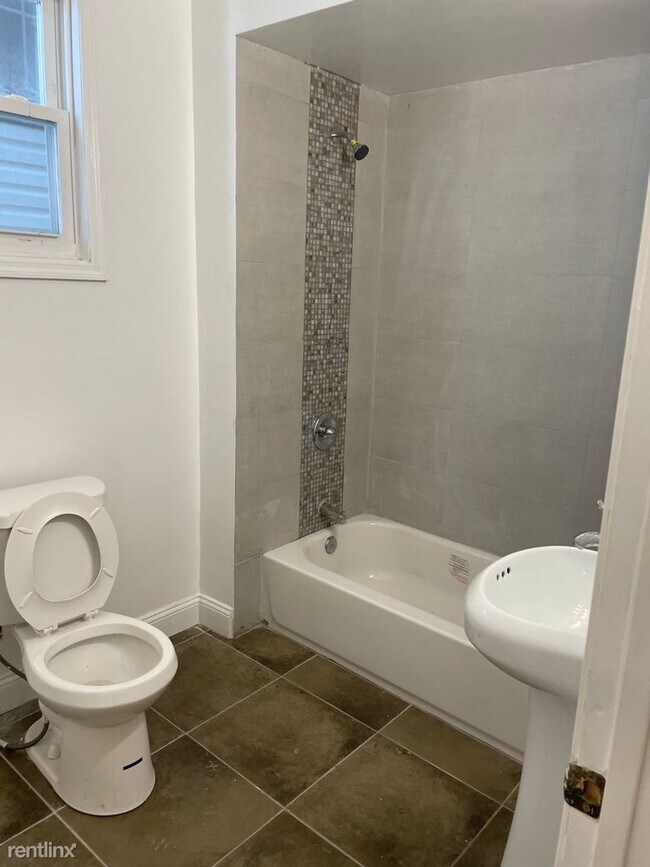 Foto del edificio - 2 br, 1 bath House - 67 Clerk St #2