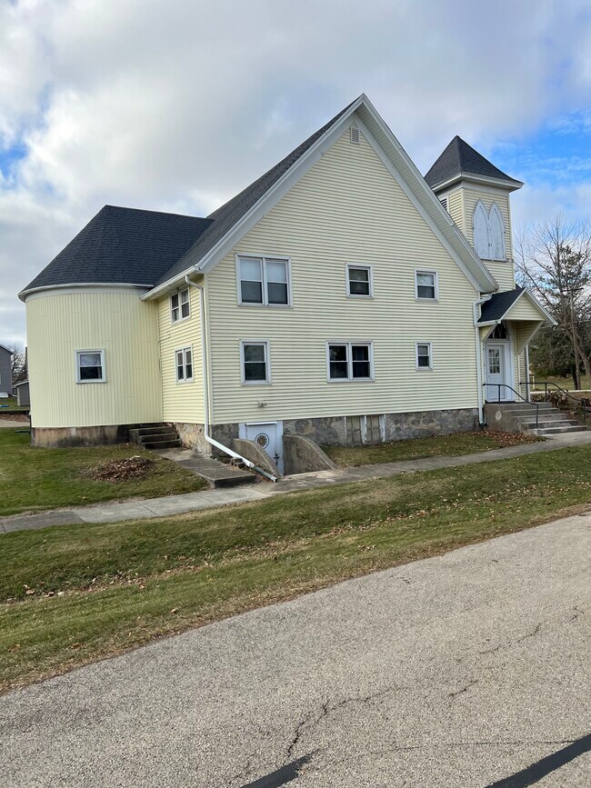 Building Photo - 420 N Turner St