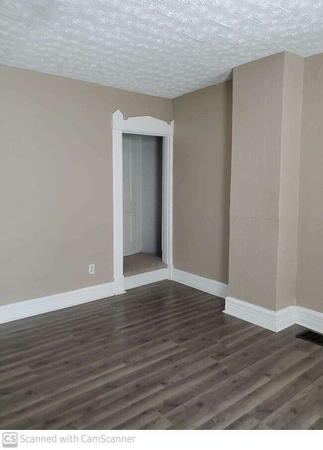 Building Photo - Refreshed 3 bed 1 bath home convenient to ...