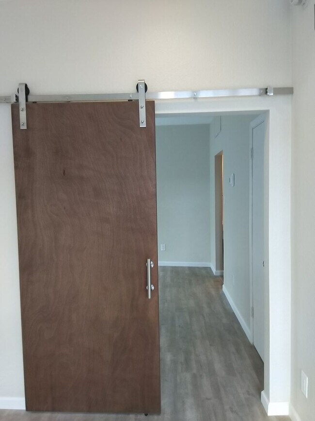 Building Photo - Must see! 1 Bed 1 Bath Condo in Lakewood Village!