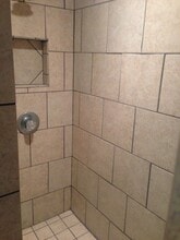 Building Photo - 818 E 9th St