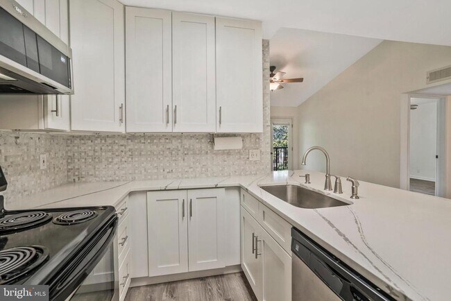 Building Photo - 3308 Wyndham Cir