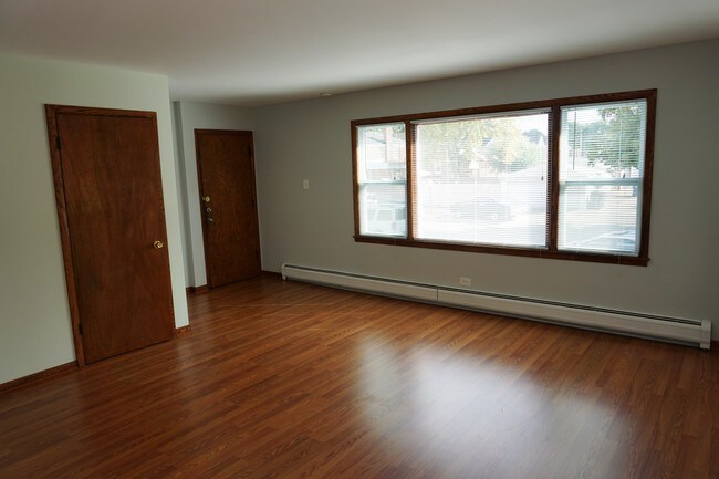 Building Photo - 5752 W Park Ave