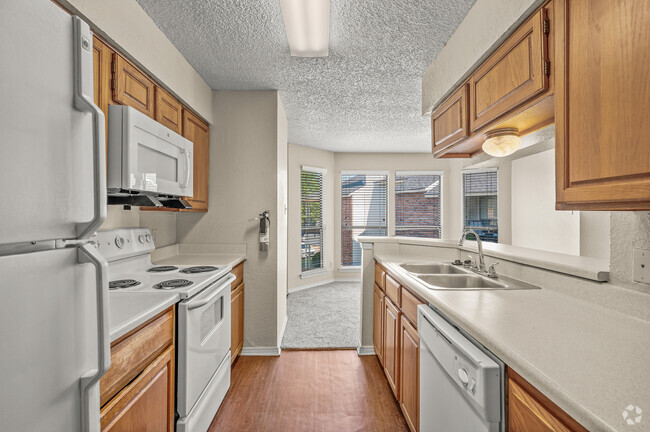 2BR, 2BA - 920SF B2 - PRESTON PLACE