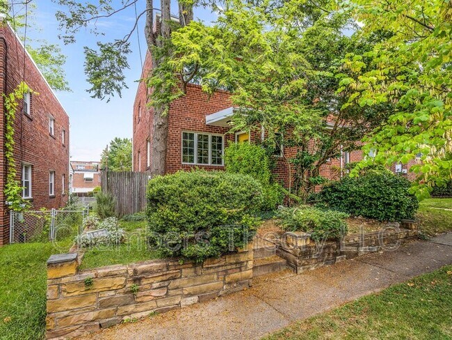 Foto del edificio - 1419 Rittenhouse St NW