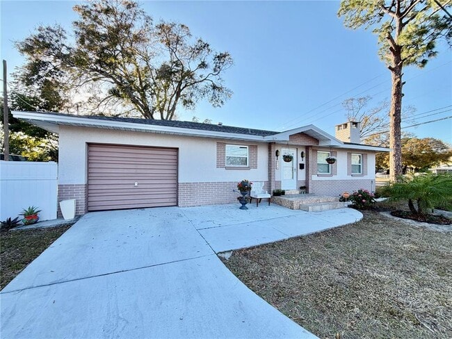 Building Photo - 250 Southwest Jefferson Cir N