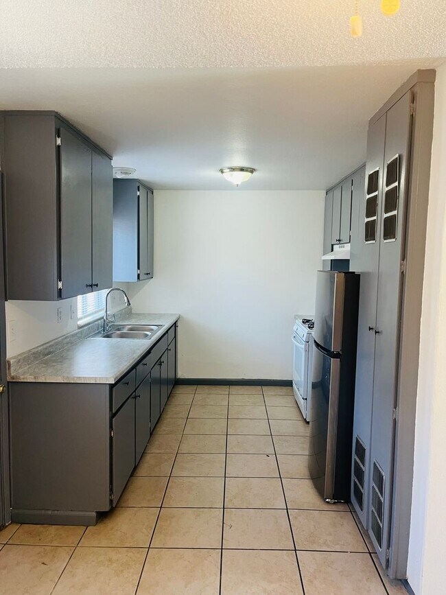 Foto del edificio - 1117 Roselawn Ave