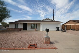 Building Photo - 626 W Paseo Way