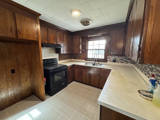 Building Photo - 408 E Simmons Ave