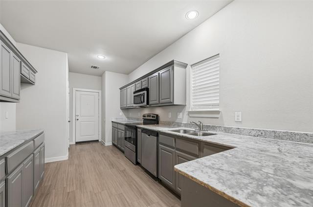 Building Photo - 9941 Ironhorse Dr