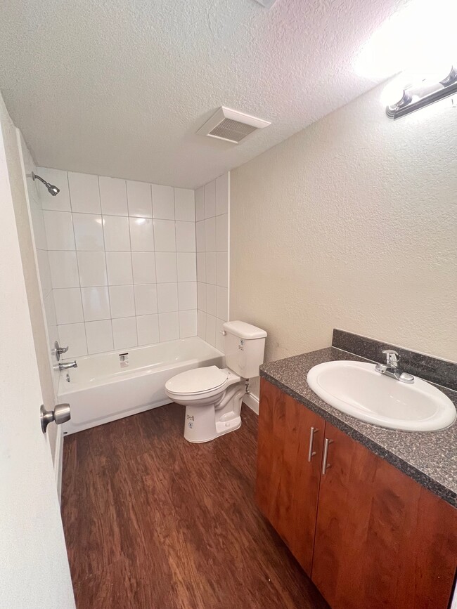 Baño - Canterbury Palms Apartments