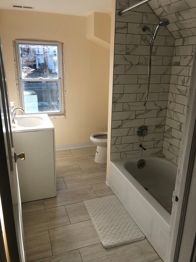 Foto del edificio - 68 Perry Ave