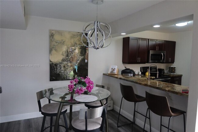 Foto del edificio - 8409 Trent Ct