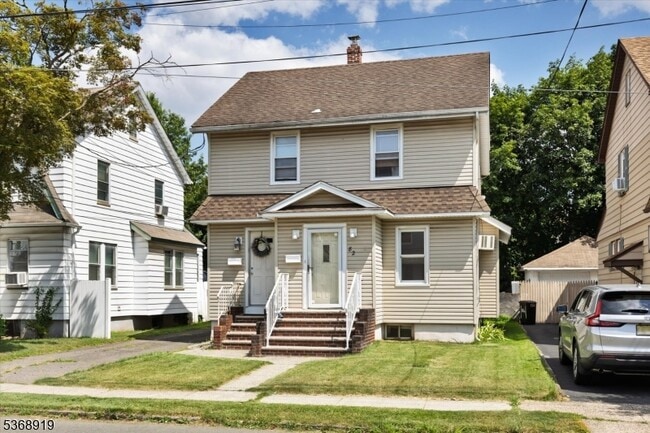 Building Photo - 82 Scrivens St