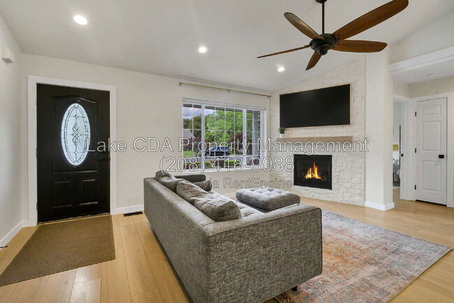 Building Photo - 2082 E Greenleaf Ln