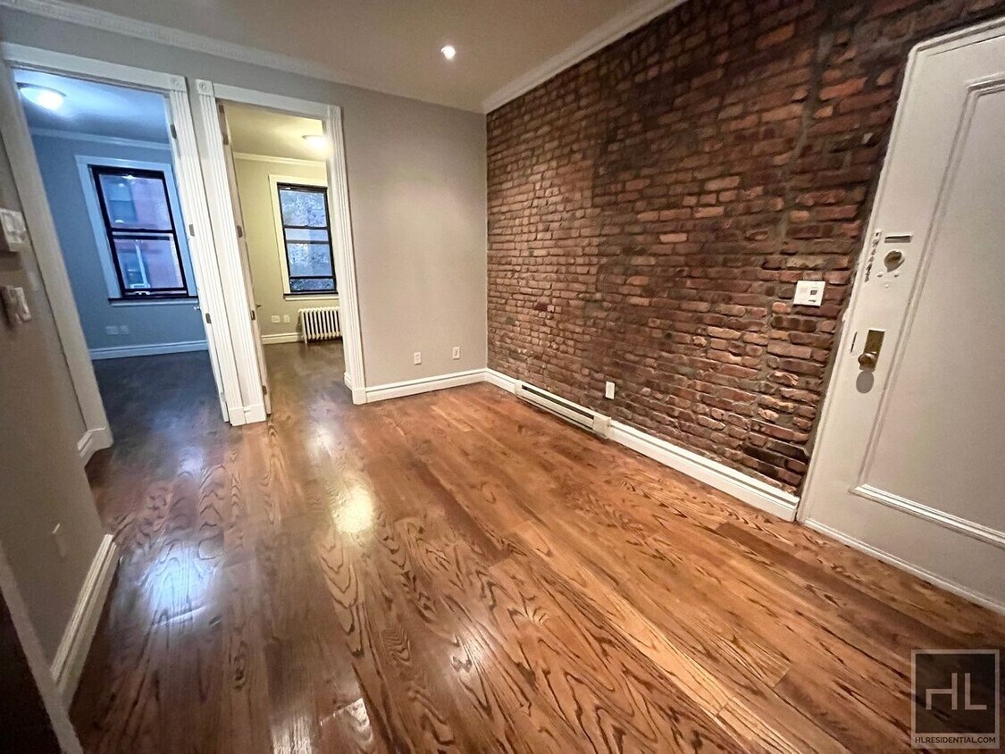 No Fee! Renovated 2 Bedroom with inunit W... Room for Rent in New