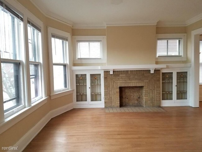 Building Photo - 2414 E Belleview Pl