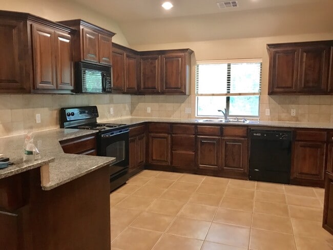 Building Photo - 3 bd/2 ba on Half acre - Edmond Schools