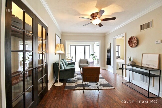 Building Photo - Vanity Fair 1 Bedroom Corner Unit