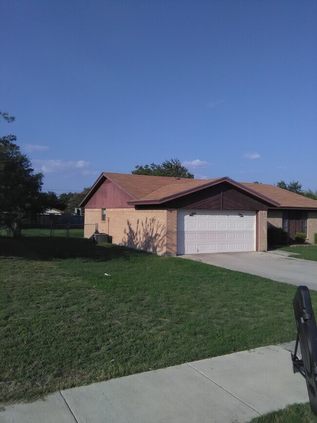 Building Photo - 2107 El Dorado Dr