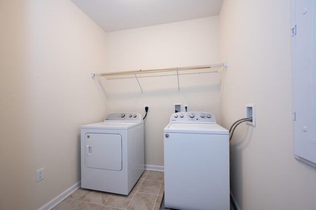 Building Photo - YmoBlk