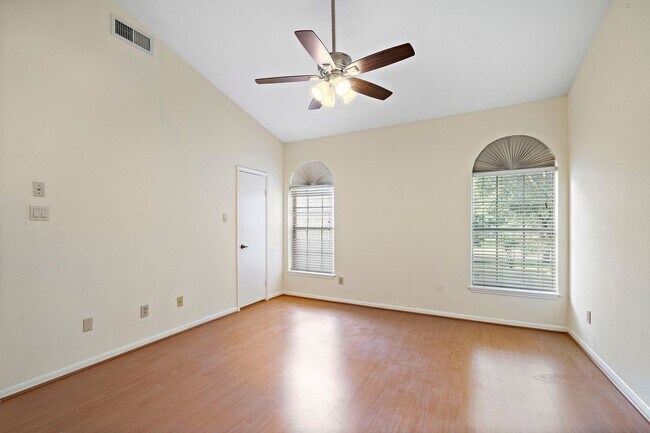 Foto del edificio - 7941 Knight Rd