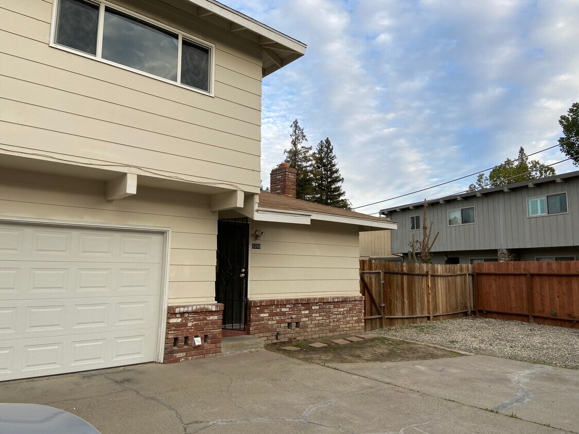 Front of house - 1090 43rd Avenue