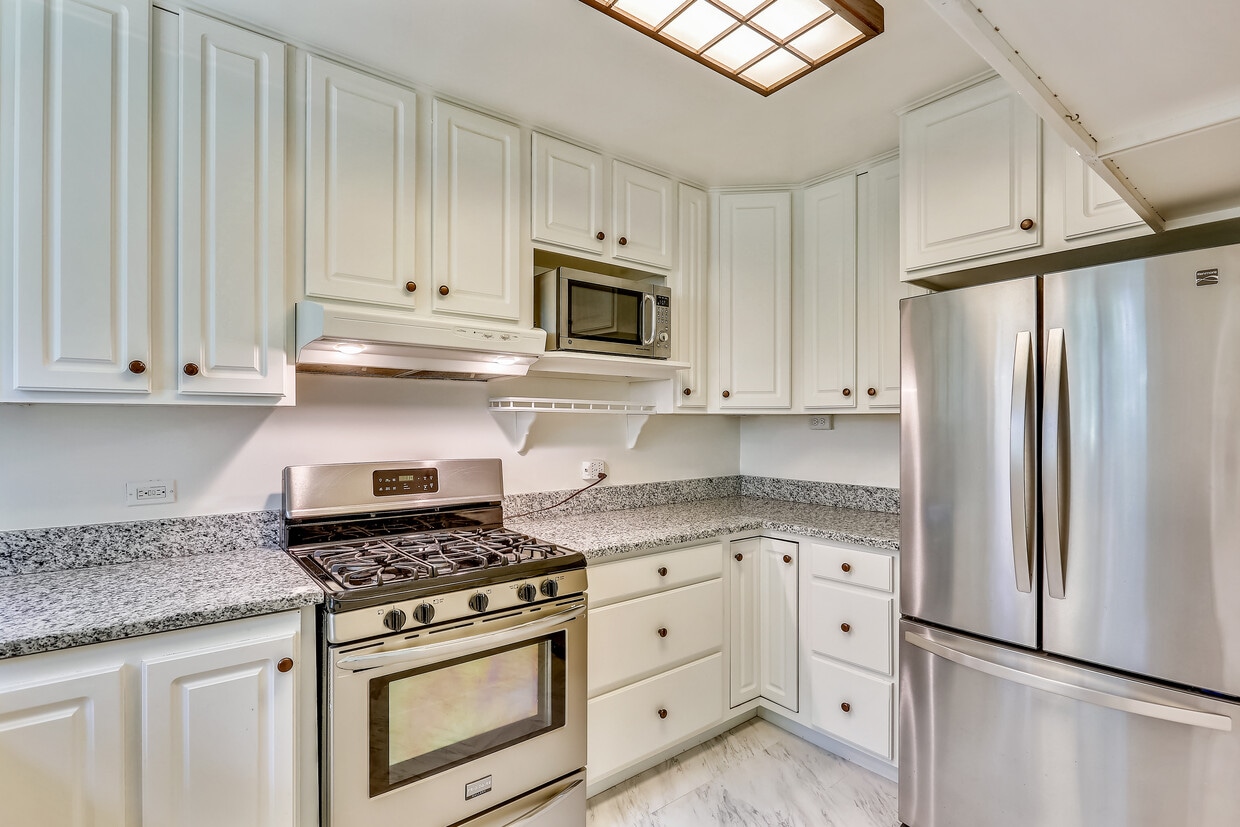 Renovated kitchen - 10412 Montrose Ave