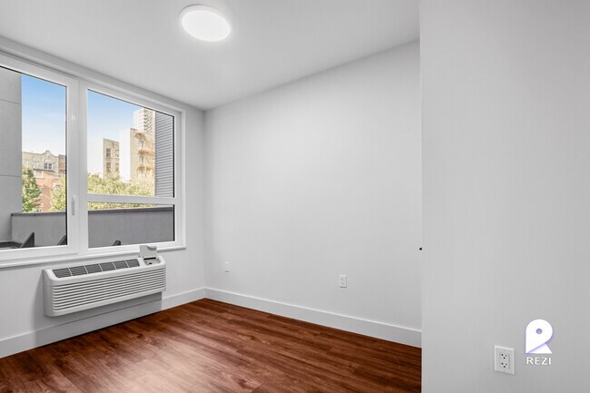 Building Photo - 2069 Honeywell Ave