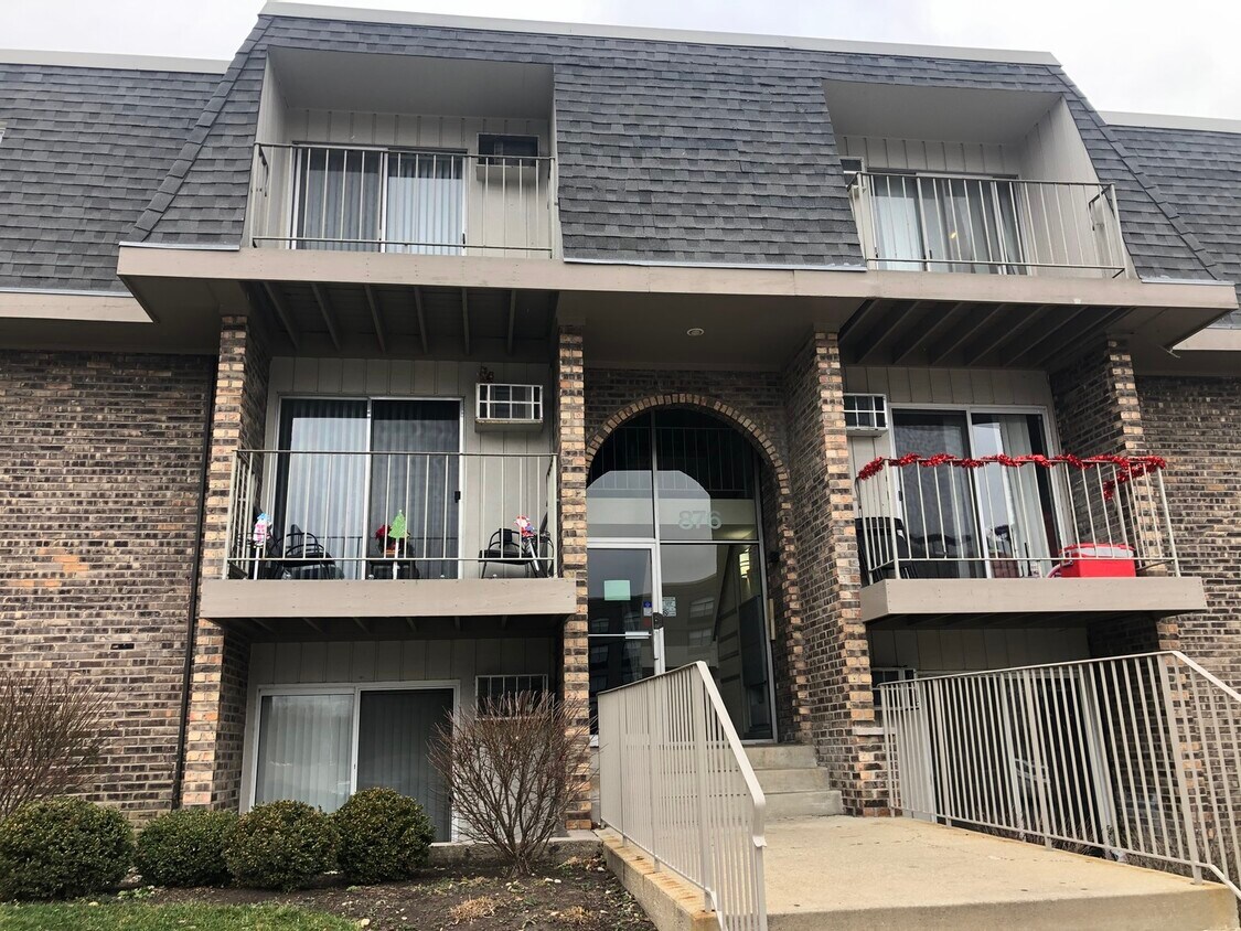 876 Crimson Ct Unit 304, Prospect Heights, IL 60070 Apartment for