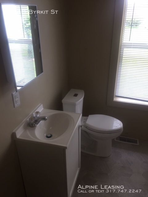 Building Photo - SW Indy/Sunshine Gardens 3BR/2BA House!