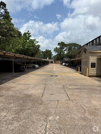 Building Photo - 357 N Post Oak Ln