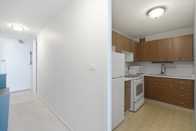 Foto del edificio - 1700 E 56th St