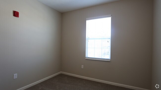 Bedroom - 2BR, 2BA - 965 SF - The Jefferson - Brook Lane Apartments