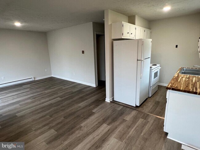 Building Photo - 50 Briarwood Ln