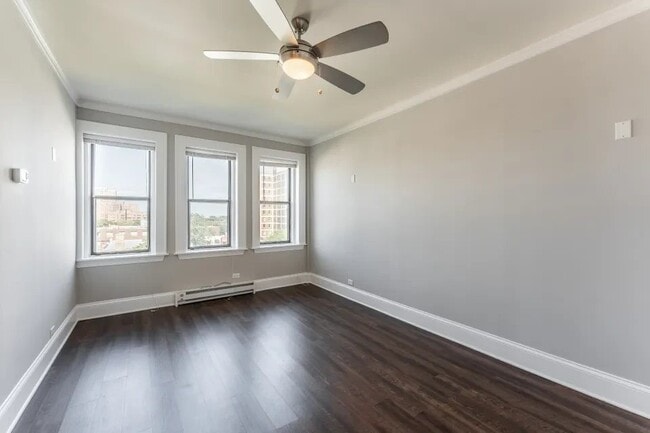 Building Photo - 817 W Lakeside Pl