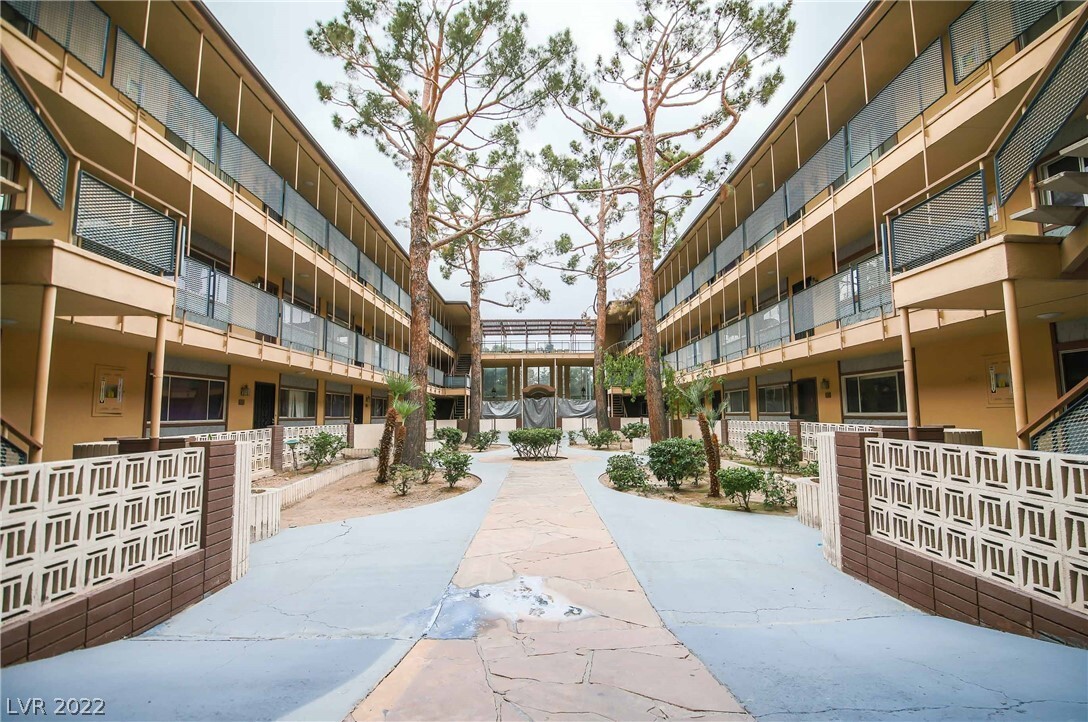 Primary Photo - 356 E Desert Inn Rd