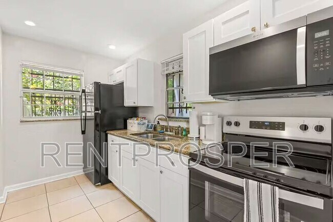 Foto del edificio - 4561 Evers Pl
