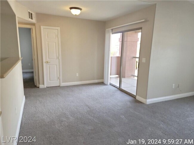 Foto del edificio - SW 2ND FLOOR UNIT!