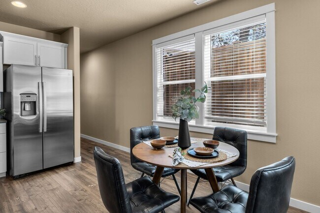 Foto del edificio - Brand New Stunning 3 Bed/2.5 Bath Townhouse-Old Farm District