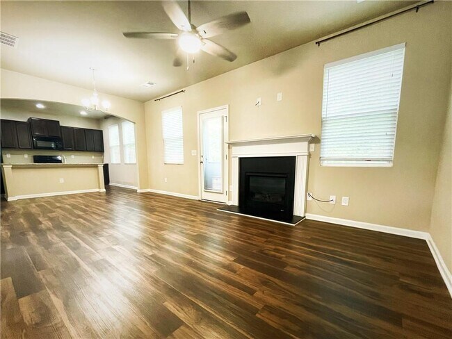 Building Photo - 609 Royal Crest Ct