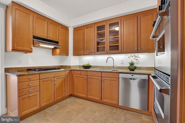 Building Photo - 1155 23rd St NW
