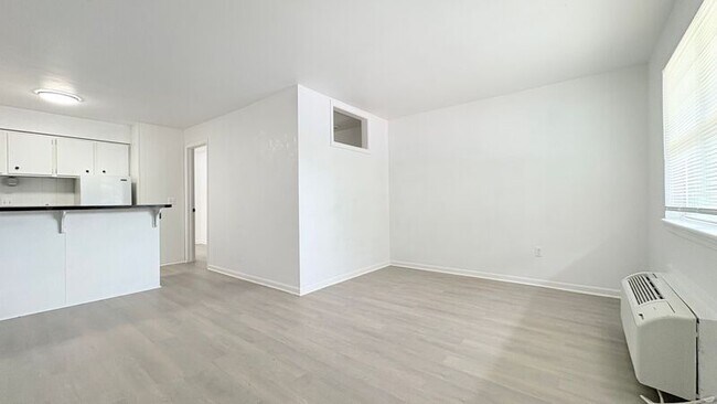 Foto del edificio - 1405 Neil Ln