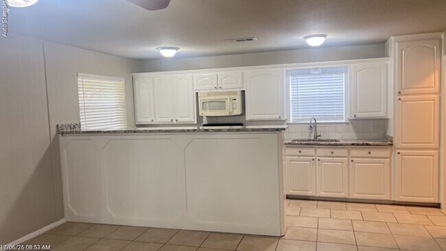 Foto del edificio - 5809 Lance Ct