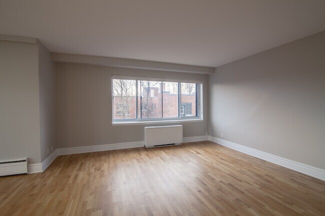 Building Photo - 4555 Av. Bonavista