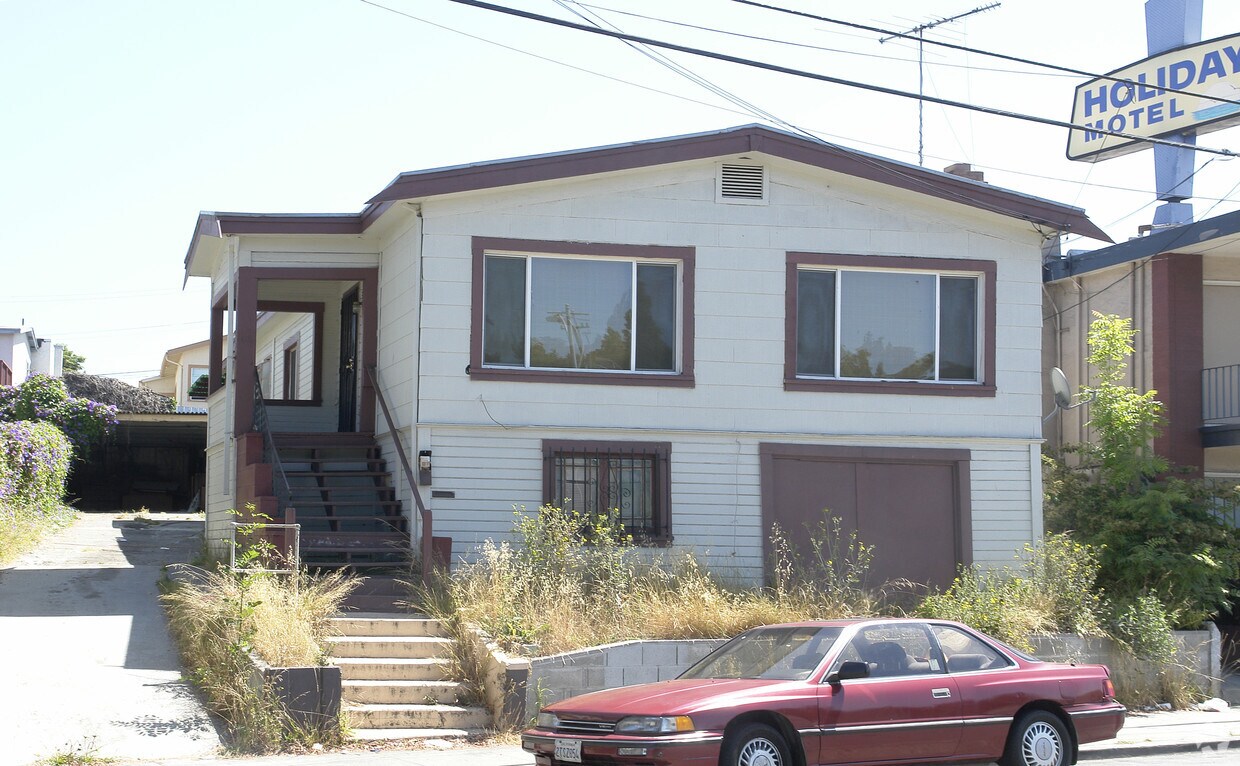 Building Photo - 4464-4466 Macarthur Blvd