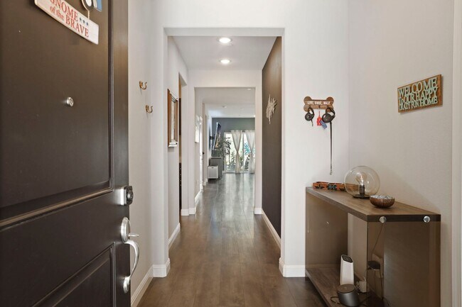 Foto del edificio - Spacious 5 Bedroom Home in Lodi with 1st f...