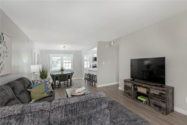 Foto del edificio - 754 Hemlock Dr