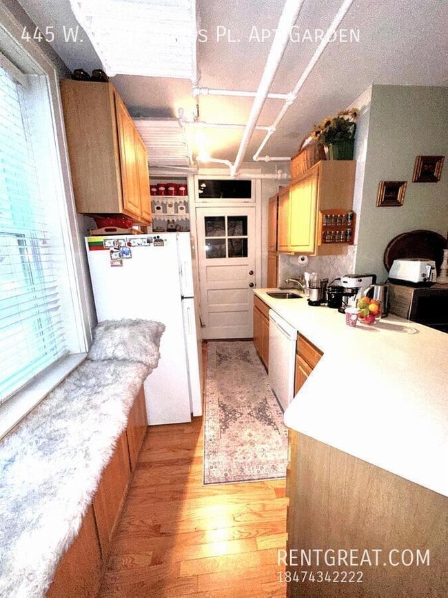 Photo - 445 W St James Pl Apartment